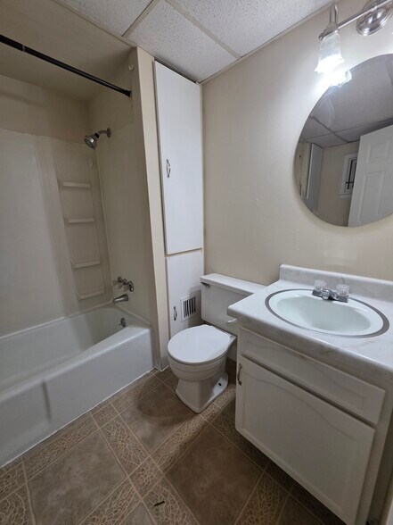 Building Photo - 24 N Kister St