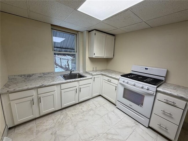 Building Photo - 235 38th St