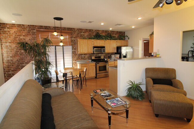 Building Photo - SHOWINGS AVAILABLE NOW