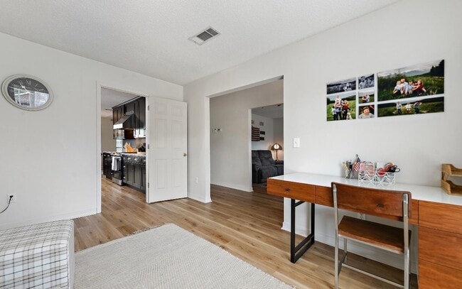 Building Photo - Updated 4 bedroom 2.5 bath home in Ocean Springs!