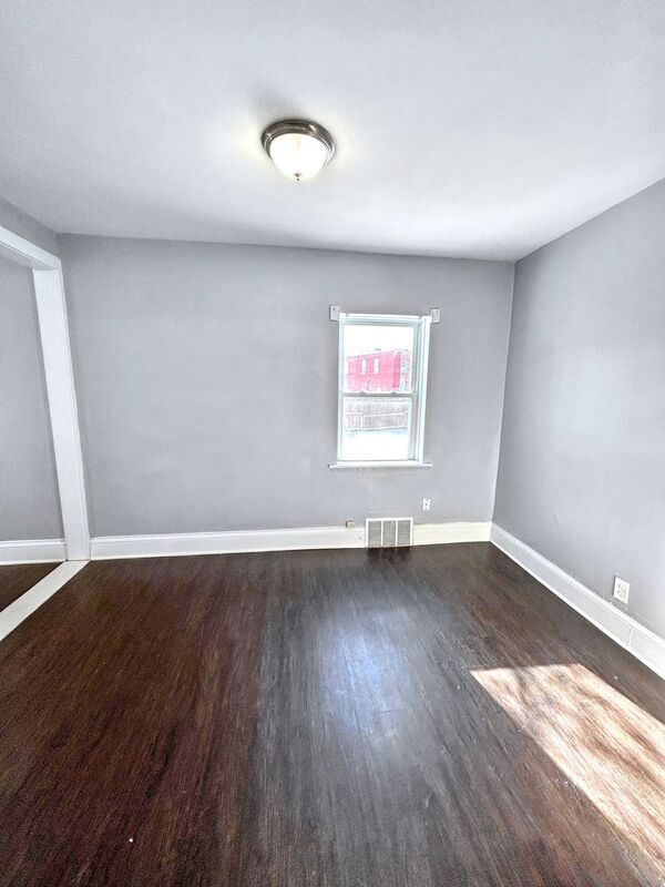 Building Photo - 1986 W 54th St