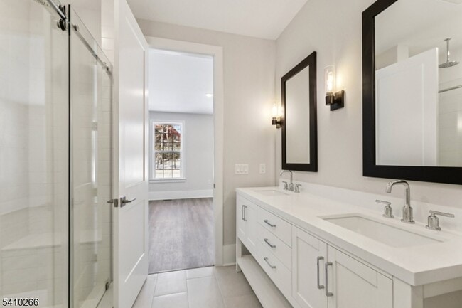 Building Photo - 179 Jasmine Dr