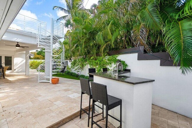 Building Photo - 6130 Ridge Ln