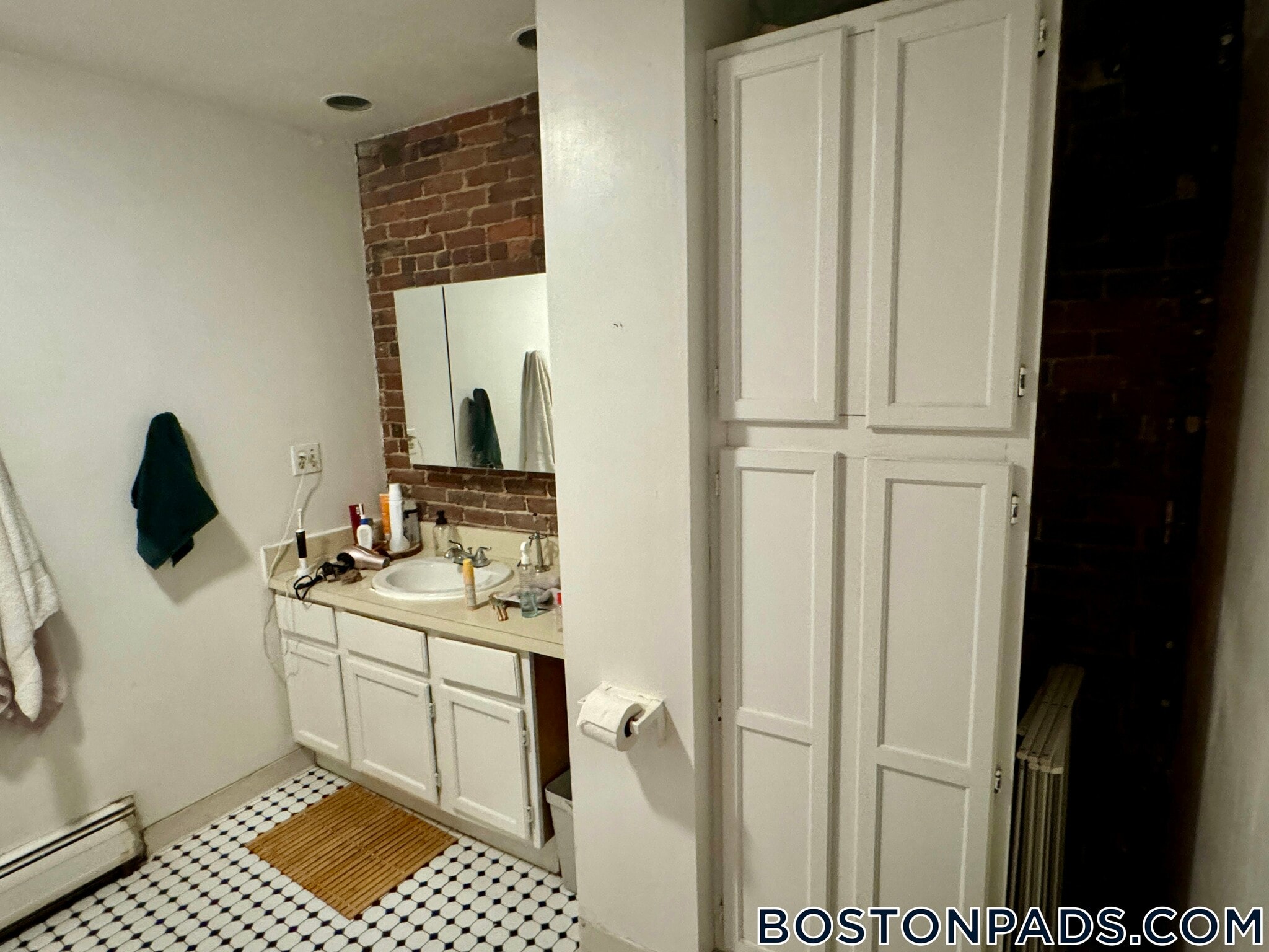 Building Photo - 108 Central St