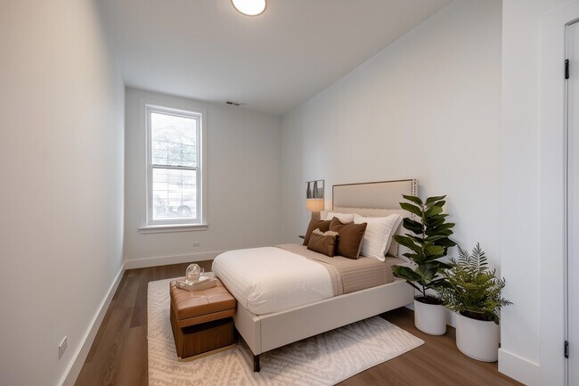 Building Photo - 1456 N Kedzie Ave