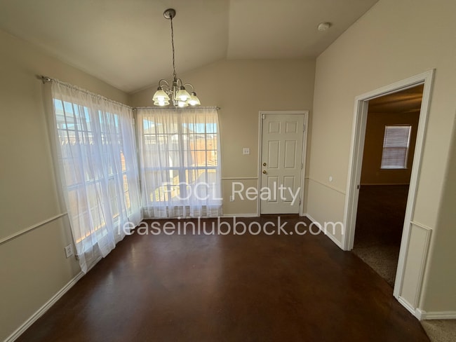 Building Photo - Bright and Welcoming 3/2/2