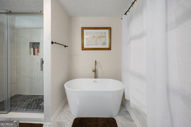 Building Photo - 1954 Woodbine Terrace NE