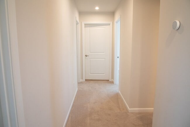 Building Photo - 4 Bedroom, 2.5 Bath Home w/ Fenced Backyard and 2 Car Garage