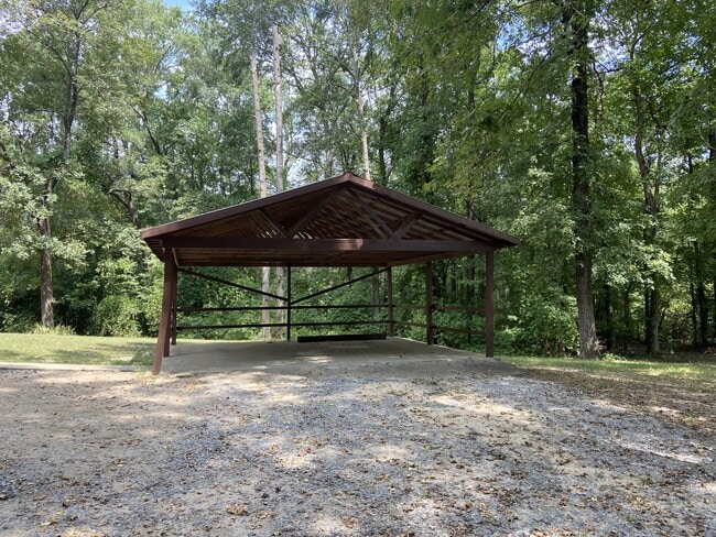 Building Photo - 18601 Honeysuckle Ln