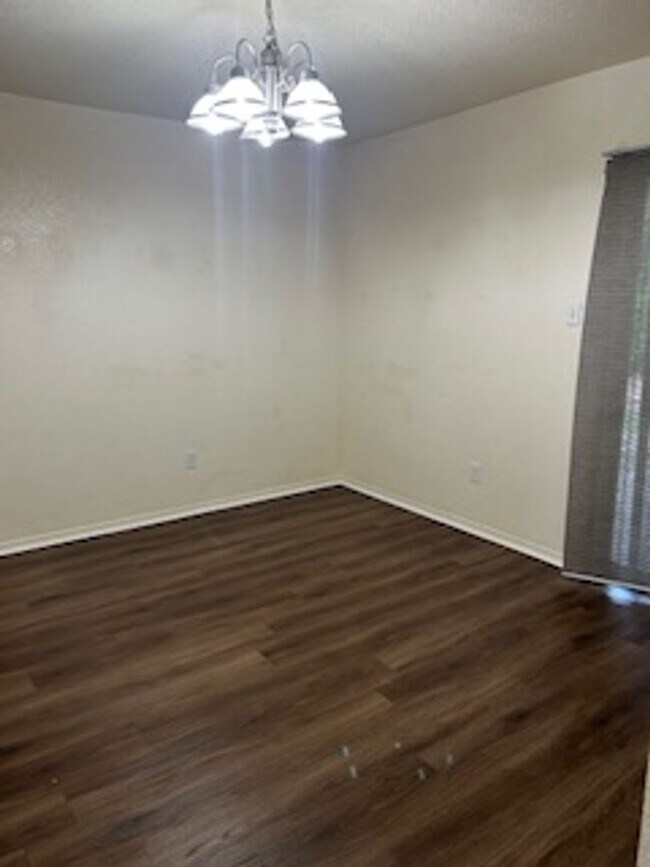 Building Photo - 2305 Upland Bend Dr