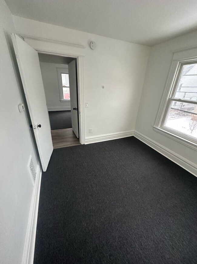 Building Photo - 37 Forester St