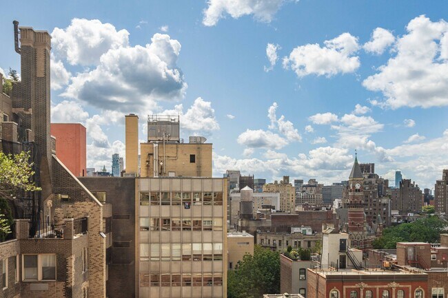 Building Photo - 60 W 13th St