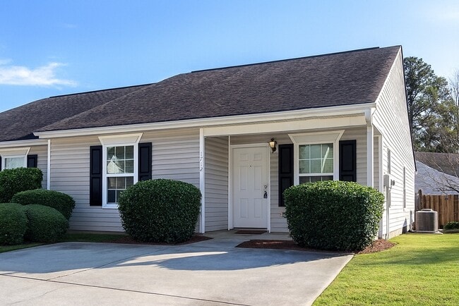 Building Photo - 1712 Summerwoods Ln