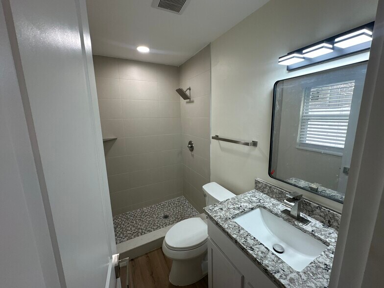 Building Photo - 3111 W Spruce St