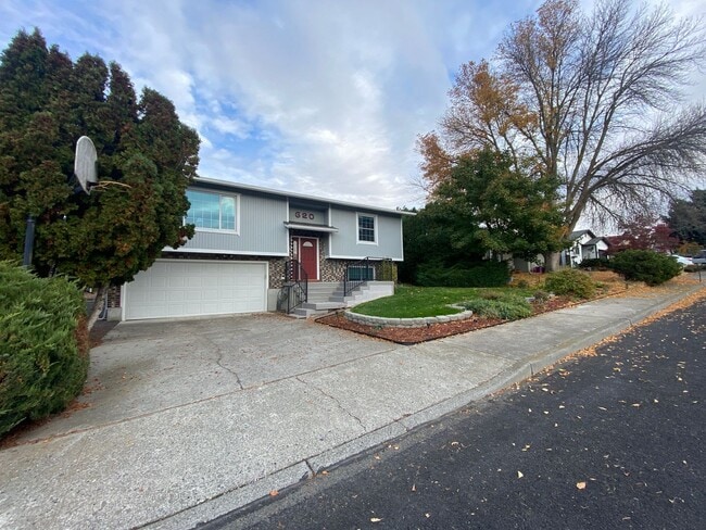 Building Photo - $300 Off 1st Month's RENT! Spacious 3-Bedroom Home with Large Fenced Yard + RV Parking in The Dalles