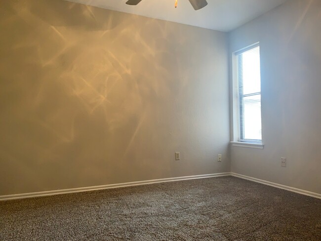 Building Photo - Westside Duplex for Lease near Sooner Mall!!!