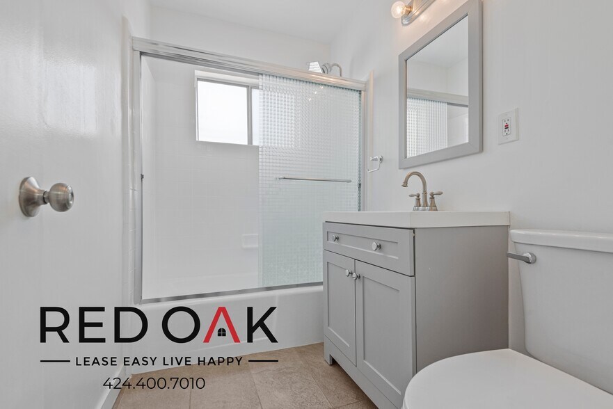 Building Photo - 1051 N Gardner St