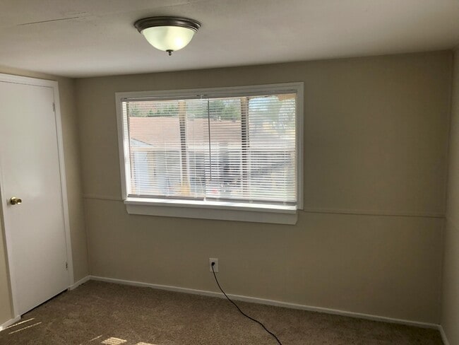 Building Photo - 295 E Wright St