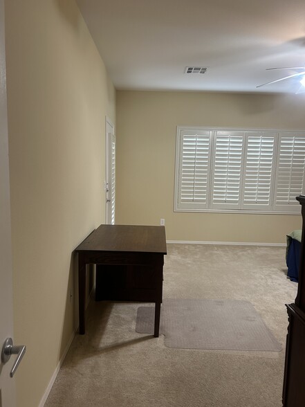 Building Photo - 2150 Waterton Rivers Dr