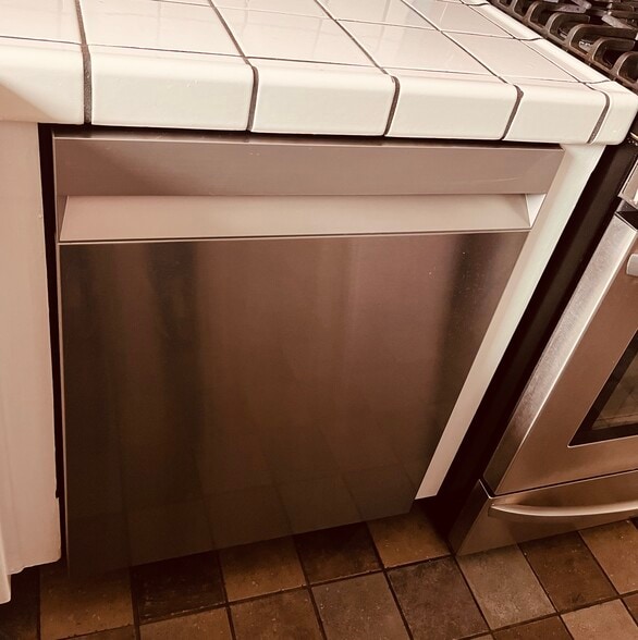 New Samsung Smart Dishwasher - 1355 Sierra Bonita N Ave