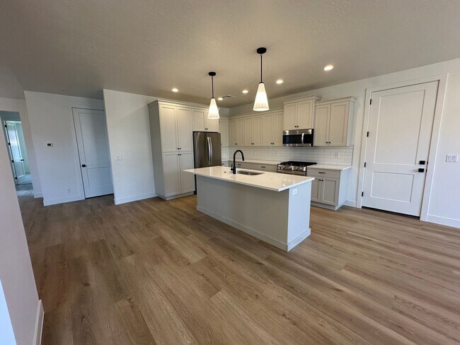 Building Photo - Desert Horizon!! BEAUTIFUL BRAND NEW 4 bed...