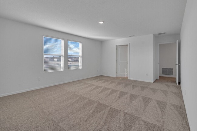 Building Photo - Like-New Ashton Woods Spacious 5BR 4BA, Prime Location Near I-4!