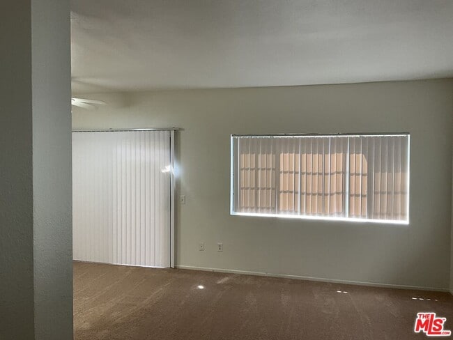 Building Photo - 544 N Orange Ave