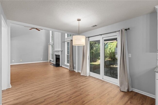 Building Photo - 13030 Carriage Park Ln