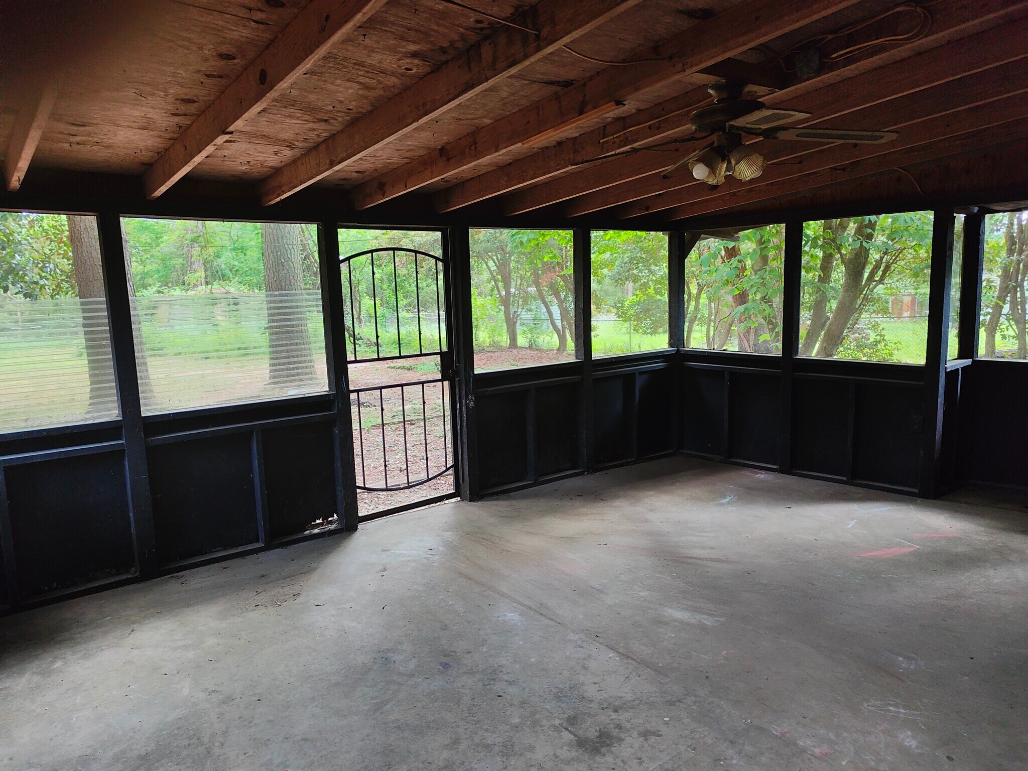 deck - 216 Raney Pl