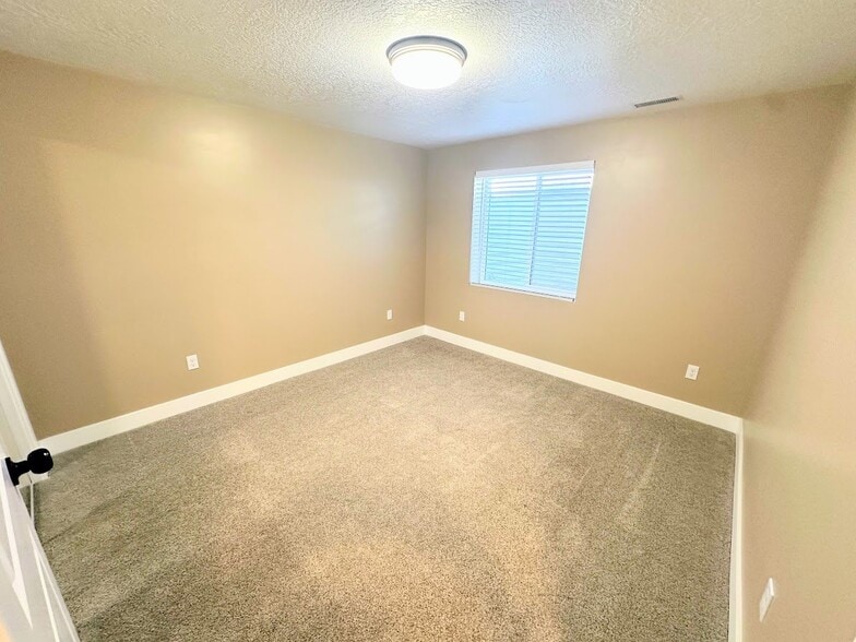 Building Photo - 1624 S 210 W