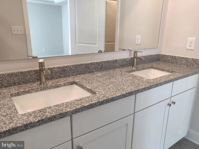 Building Photo - 6947 Farragut Dr