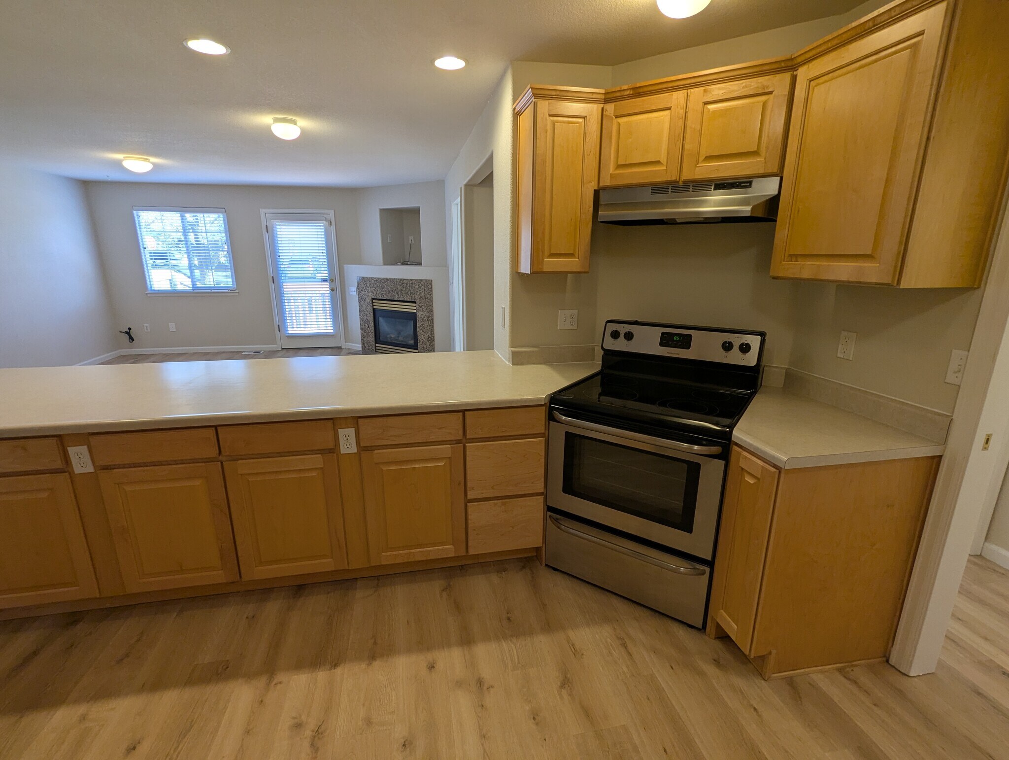 Kitchen - 711 Gateway Cir