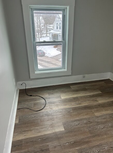 Building Photo - 12 Church St