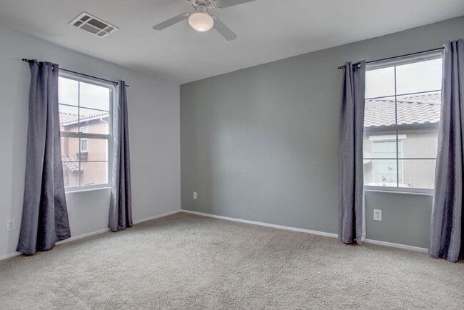 Building Photo - 27 Hudson Canyon St