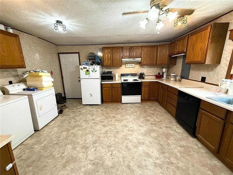 Building Photo - 415 W 9th St