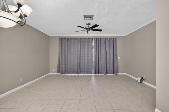 Building Photo - 8103 Bellagio Ln