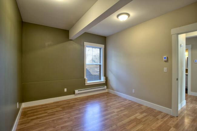 Building Photo - 2406