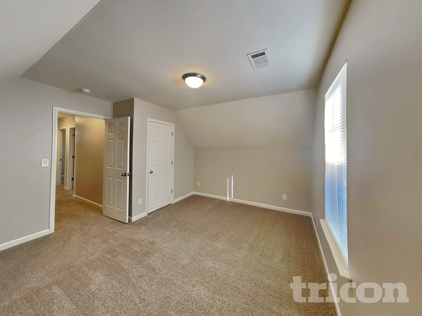 Building Photo - 5717 Henderson Oaks Dr