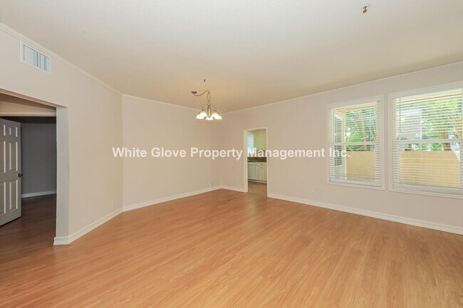 Building Photo - Charming 3-Bedroom Condo in the Highly Des...