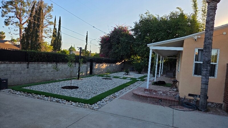 Building Photo - 12345 winnetka