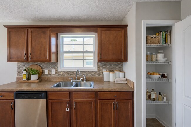 Building Photo - Stunning Split-Level Home with Space, Style & Scenic Views