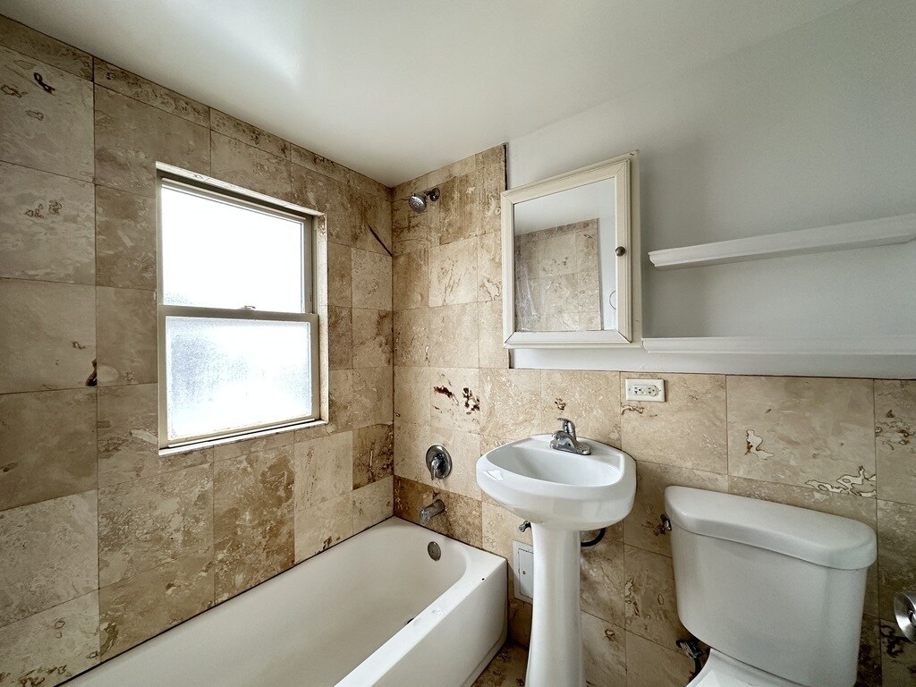 Building Photo - 7628 N Milwaukee Ave