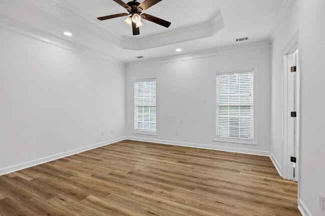 Building Photo - Large townhome in the Desirable Southbridge Community