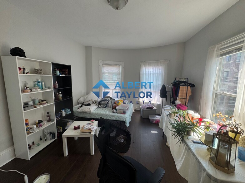 Building Photo - 22 Royal St