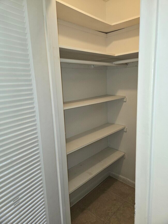 Building Photo - 278 Windsor N