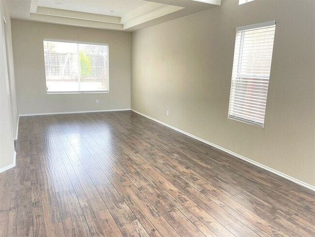 Building Photo - Spacious Murrieta Home For Rent!