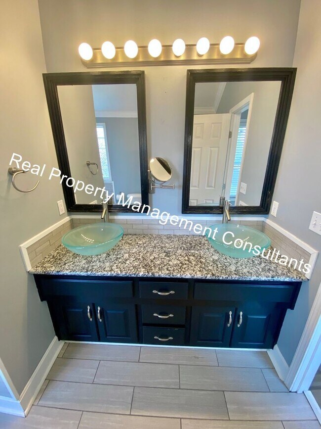 Building Photo - 3 Bedroom in Lees Summit School District