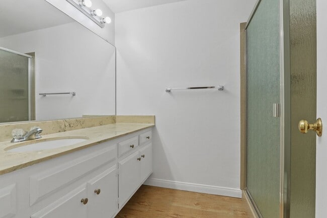 Building Photo - For Rent 3 Bed, 2.5 Bath Condo in Mesa Ver...