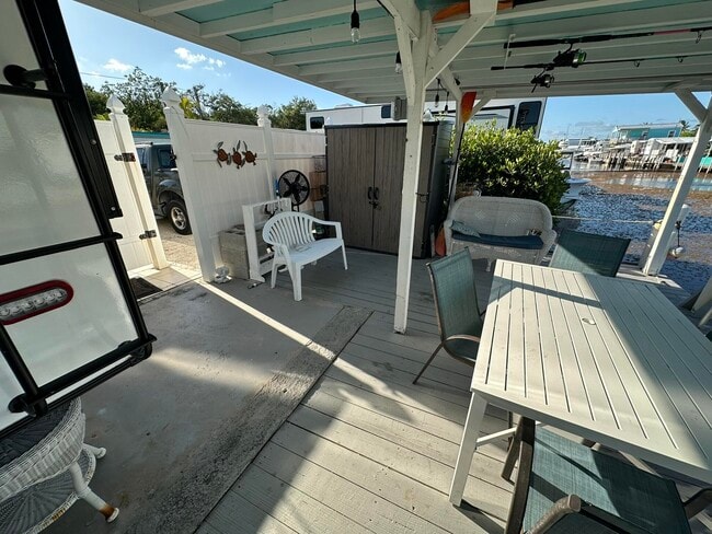 Building Photo - 6099 Overseas Hwy