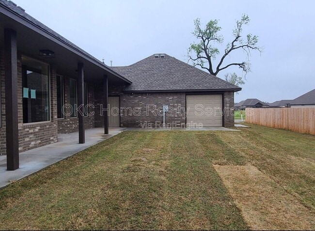 Building Photo - 4800 Hambletonian Ln